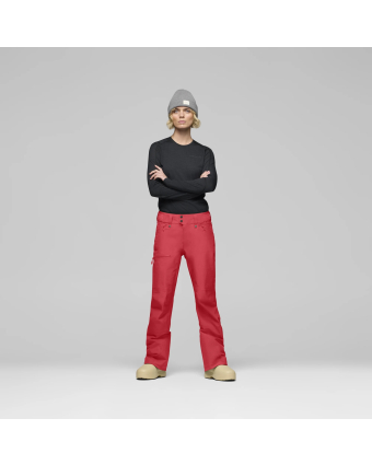 Norrøna 1026-24-4411-model-f.png
