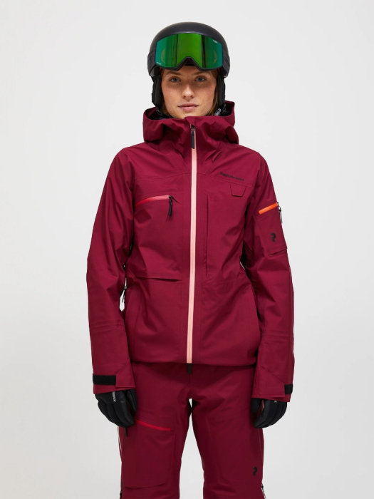 Peak Performance Alpine Gore-Tex C-Knit® 3L Shell Jacket Women model Peak Performance Alpine Gore-Tex C-Knit® 3L Shell Jacket Women model